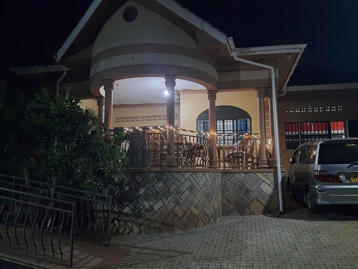 Airport Side Hotel Εντέμπε Εξωτερικό φωτογραφία