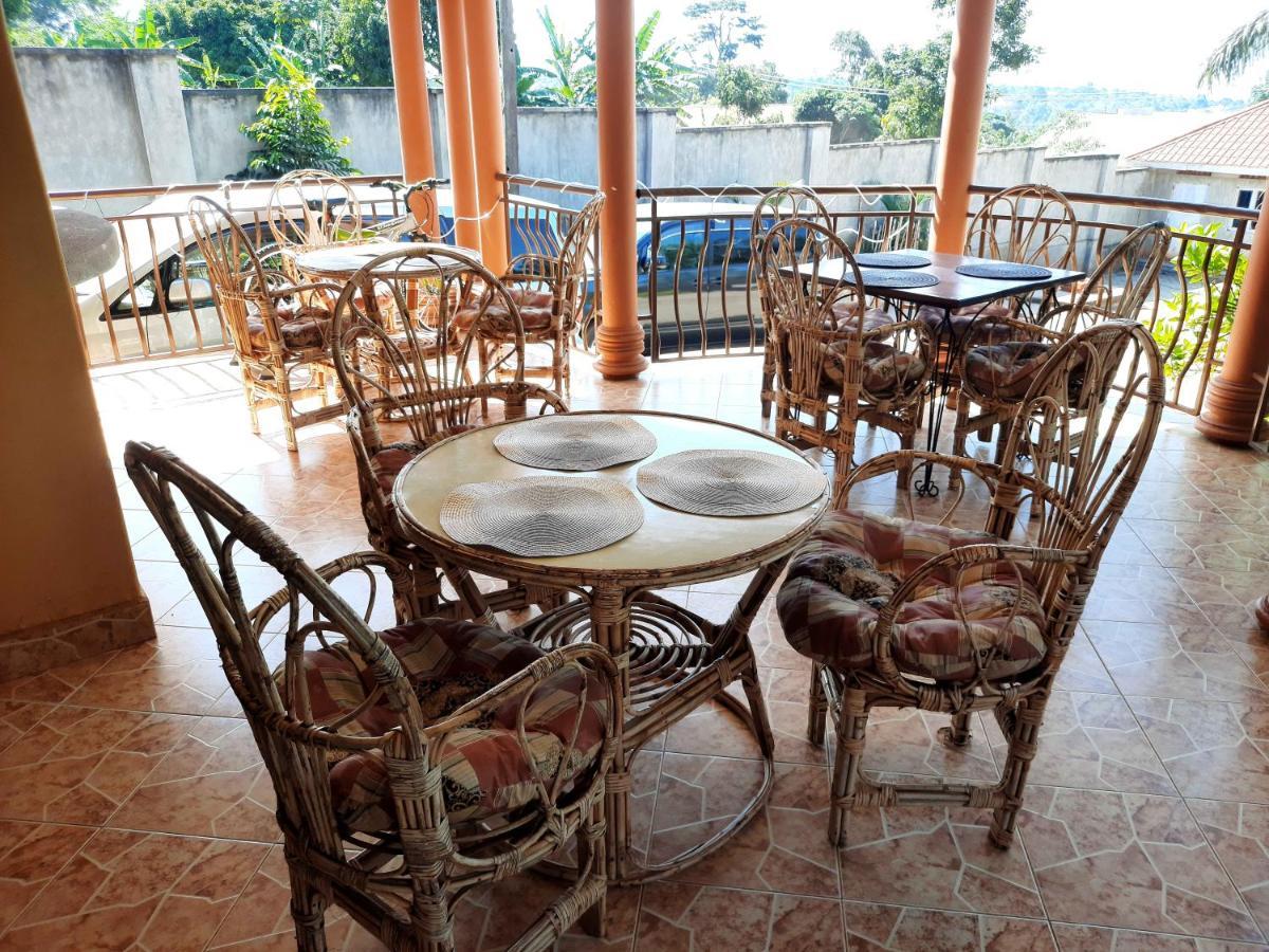 Airport Side Hotel Εντέμπε Εξωτερικό φωτογραφία
