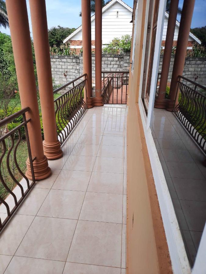 Airport Side Hotel Εντέμπε Εξωτερικό φωτογραφία