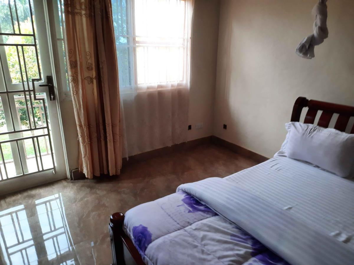 Airport Side Hotel Εντέμπε Εξωτερικό φωτογραφία